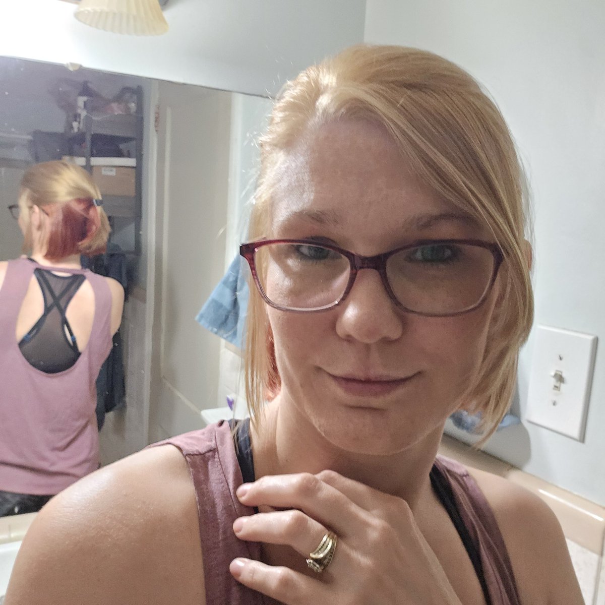 MetamomChristy's tweet photo. Oh look... #Web3me &amp; #Irlme finally match! @ApeReunion @AquafurAlley #ReunionSpecies #Blonde #Aquamom 🔥💙🤘🏼 https://t.co/geCy3VTnkZ