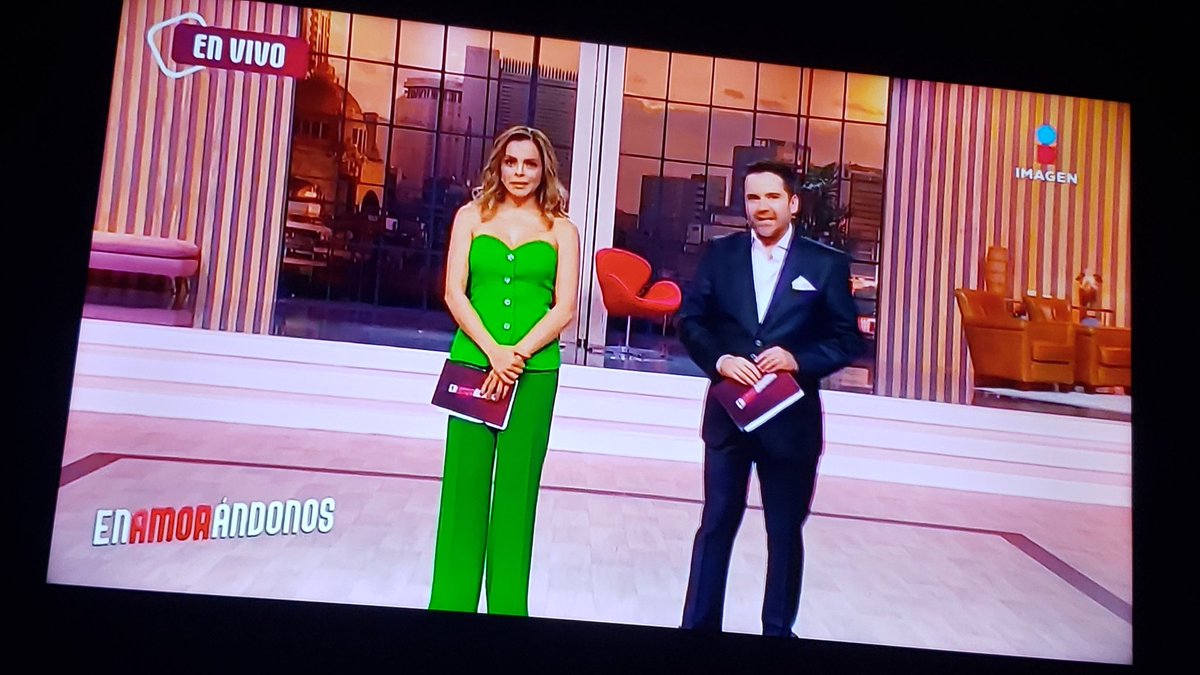 chacho_rivasmx's tweet photo. Muero de curiosidad por que llegue el #portalgay en #enamorandonos de @ImagenTVMex si son honestos debe empezar por ¿pasivo, activo o inter? ¡Basico! Para que les funcione el "click".... Ya no dije #wawera porque eso de la @_Maniguis https://t.co/9Ag8h79oxd