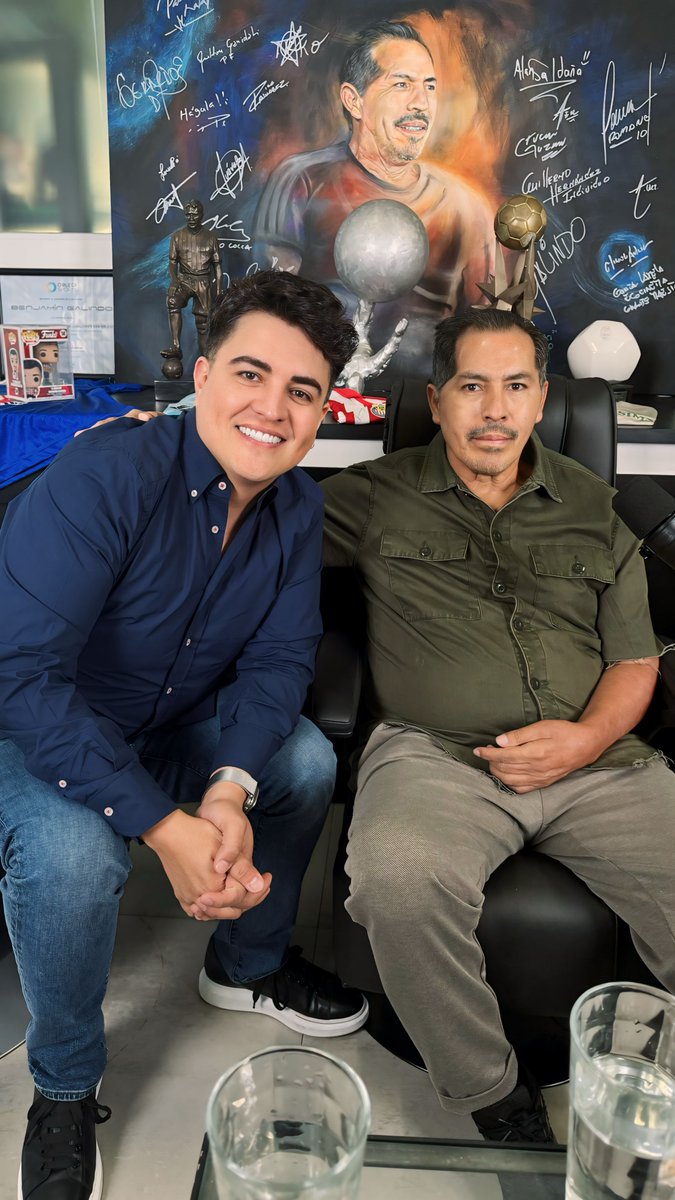 pedrorinconofc's tweet photo. No saben que tipazo y pronto estaré en su podcast #eltoquemaestro con el maestro #BenjaminGalindo hablando de 30 años de la carrera radial de su servidor. https://t.co/DgSesyFlqI