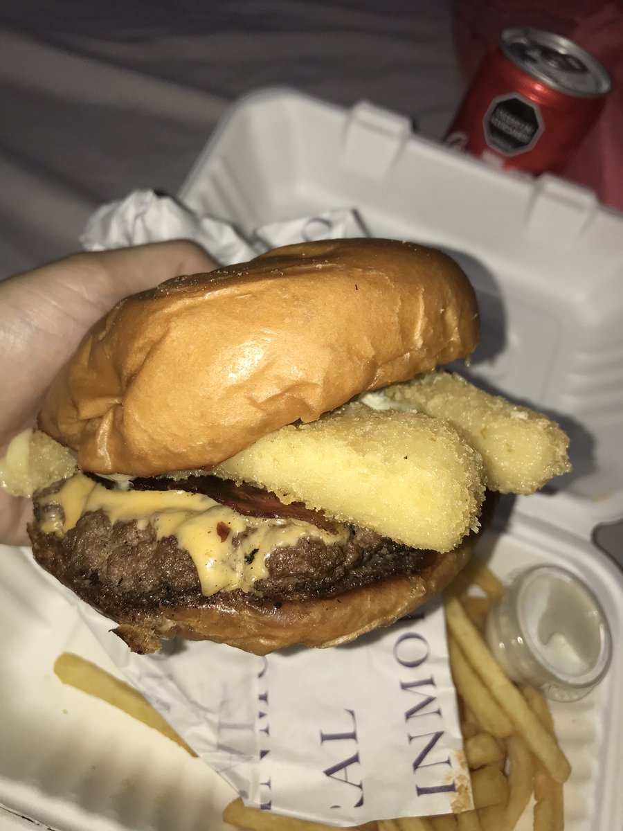 Por si tenían alguna duda de las hamburguesas de INMORAL, les vengo a confirmar que siguen siendo de otro mundo ufff, QUE DELICIA🥓🤤🥰🥰🥰🥰🍟🍔🍔🍔🍔🍔🍔🍔