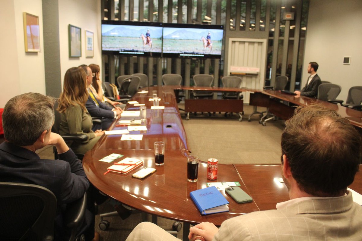 Hoy en la Embajada de Canadá en México 🇨🇦🇲🇽compartimos el trabajo que está realizando el Gobierno de <a href="/manolojim/">Manolo Jiménez Salinas</a>, para llevar a Coahuila al siguiente nivel.  

Canadá y Coahuila tienen una relación dinámica y sólida, y es uno de nuestros principales socios comerciales.