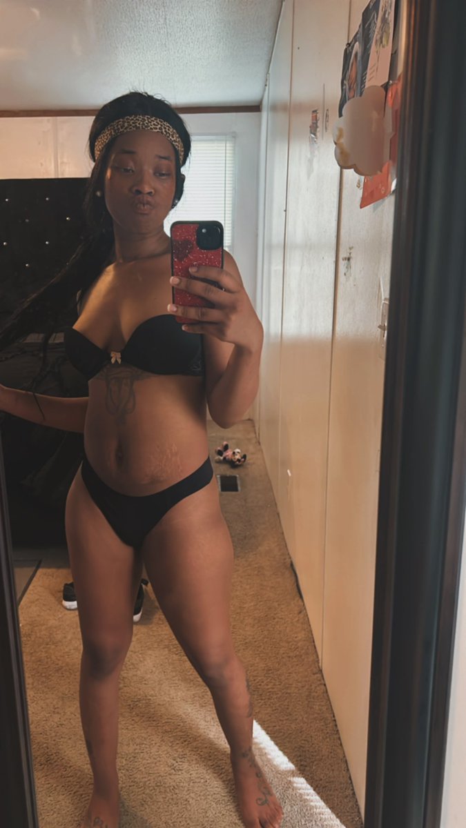 Kmonemommy's tweet photo. When I get a lil thicker the girlies gone hate 🤣😜😈 https://t.co/Q1EDbEKBmr