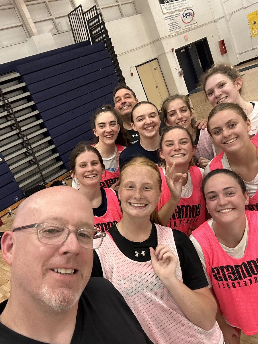 dresher_bc's tweet photo. Last practice!! ๐ขHad the pleasure of coaching this group over the last few years. Always keeping us on our toes and helping us to remember why we coach. Itโs been a blast. Finish strong!!! #comets2025 @CometsBallers https://t.co/QRABzd4Vv0