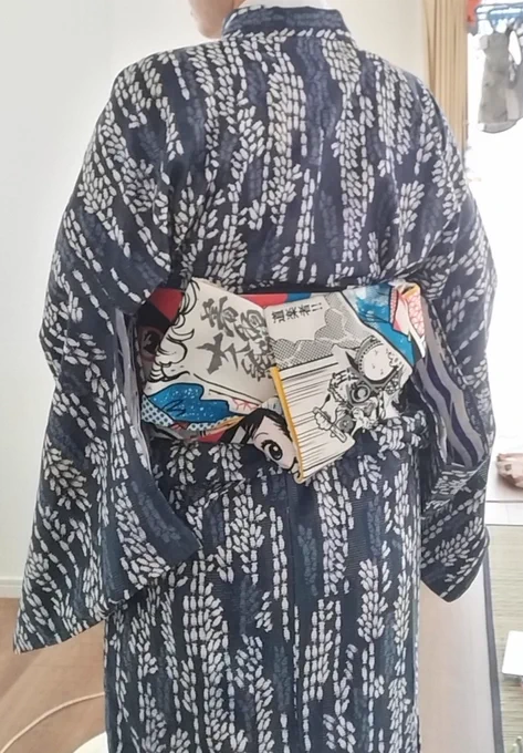 着物道楽十人絵巻のオリジナル帯の受注は本日まで! 私も超初心者ですが先ほど試してみました。安永さんの絵が正面に来ました!楽しい帯です〜