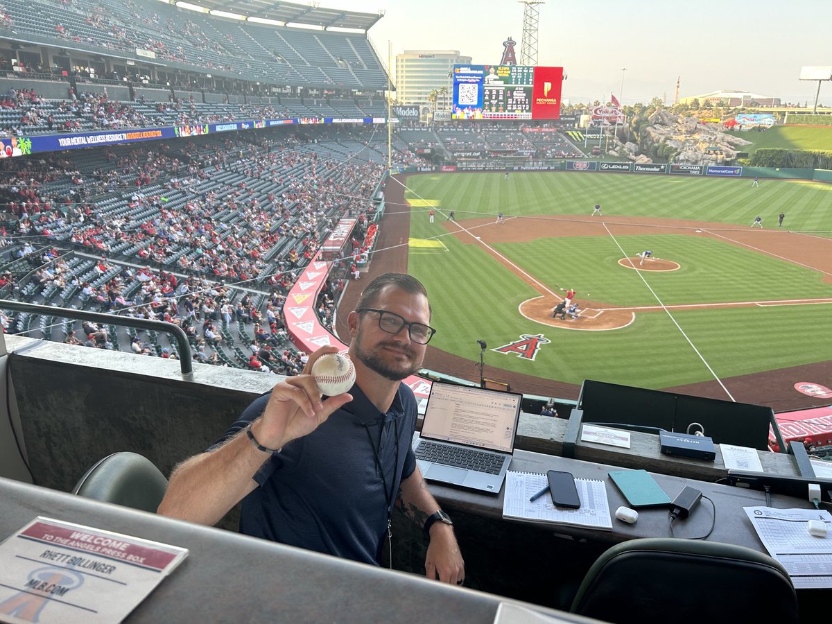 SamBlum3's tweet photo. Incredible barehanded catch by ⁦@bmags94⁩! https://t.co/gkp2f9zsFc