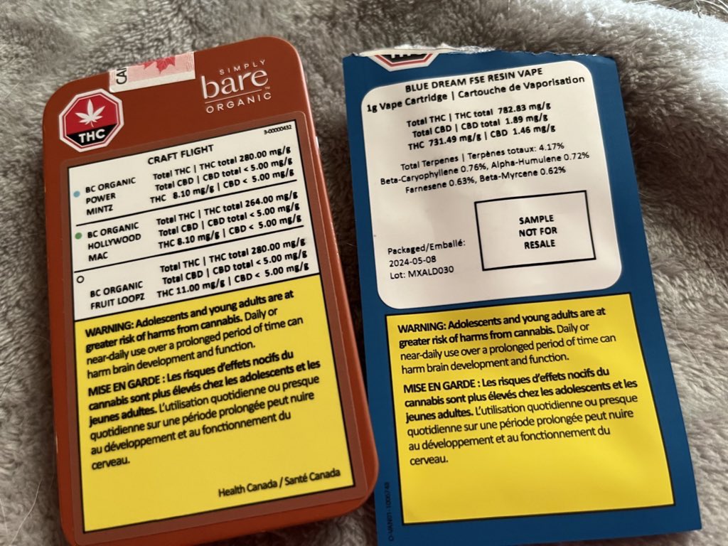 calischaa's tweet photo. Saw my favourite rep today & got given these goodies. The blue dream vape is soo tasty. π€€π€€ #1964 #simplybare https://t.co/d5WFliauVY