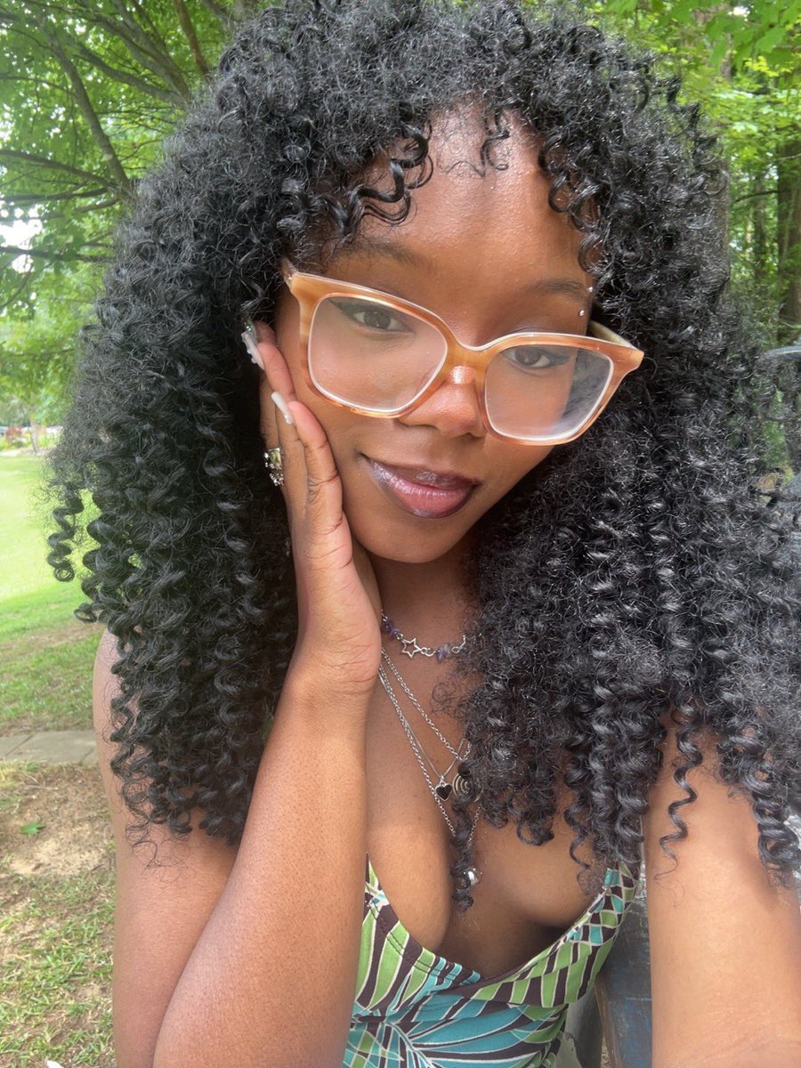 itsnaenaenicole's tweet photo. #fineasFUCK #imissthishair #lesbianmonth https://t.co/Kw7fVvymNa