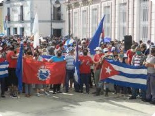 Intentan darse "brillo en el ombligo".
 No tienen nada que celebrar, porque el 11/7 se produjo en Cuba una victoria popular en apoyo a la #Revolución.
#CubaViveEnSuHistoria