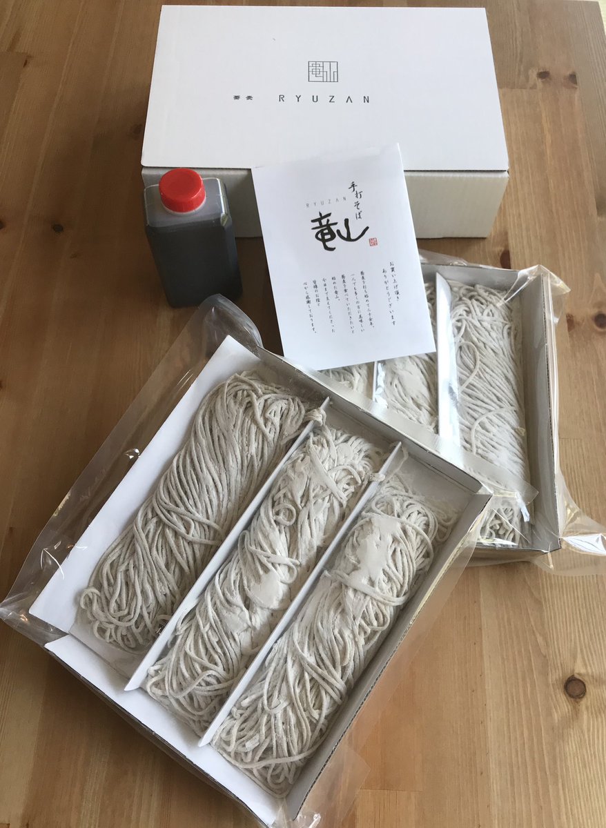 sobaryuzan's tweet photo. そば竜山です
竜山ではご自宅用、ご贈答用にそばの発送やお持ち帰りを承っております♪

ご自宅への発送は当店ホームページの「オンラインショップ・お家で竜山」から！

本日も11時よりゆったり営業いたします

#そば竜山 #手打ちそば #そば #山形グルメ #贈答 #発送そば #注文そば https://t.co/Deoo8p9aRU