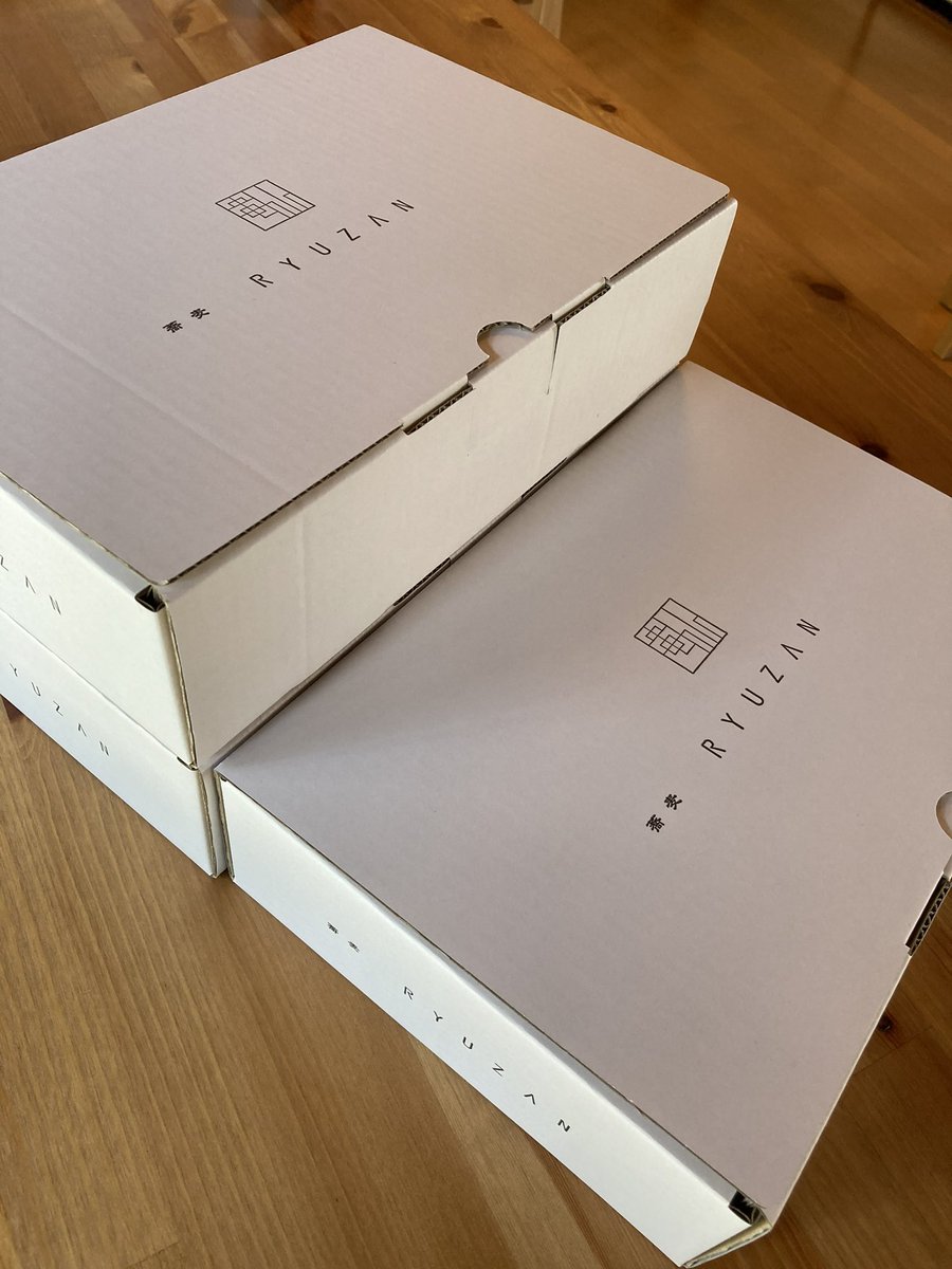 sobaryuzan's tweet photo. そば竜山です
竜山ではご自宅用、ご贈答用にそばの発送やお持ち帰りを承っております♪

ご自宅への発送は当店ホームページの「オンラインショップ・お家で竜山」から！

本日も11時よりゆったり営業いたします

#そば竜山 #手打ちそば #そば #山形グルメ #贈答 #発送そば #注文そば https://t.co/Deoo8p9aRU
