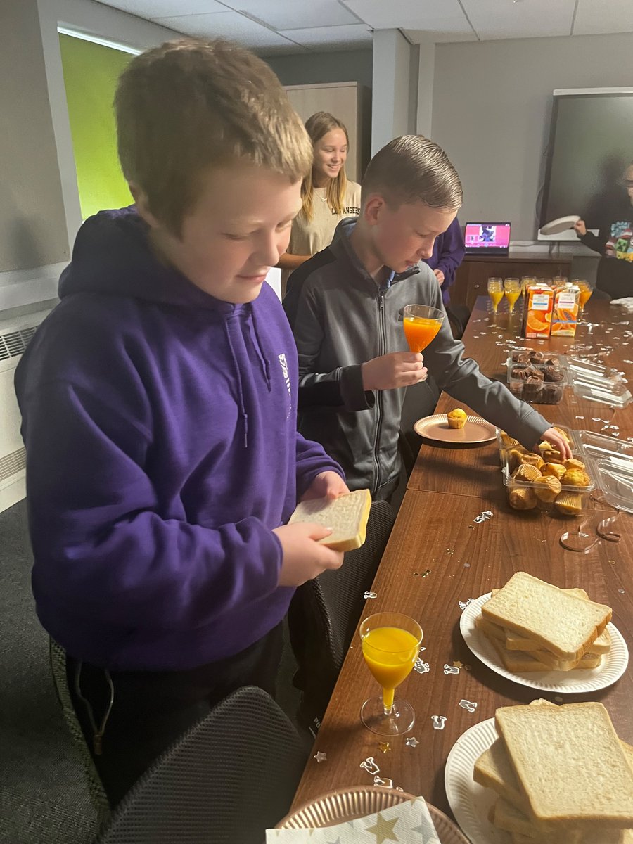 ysgolnantygroes's tweet image. Mwynhewch Blwyddyn 6! Enjoy Year 6! 🎉 #VIPBreakfast #FunDay