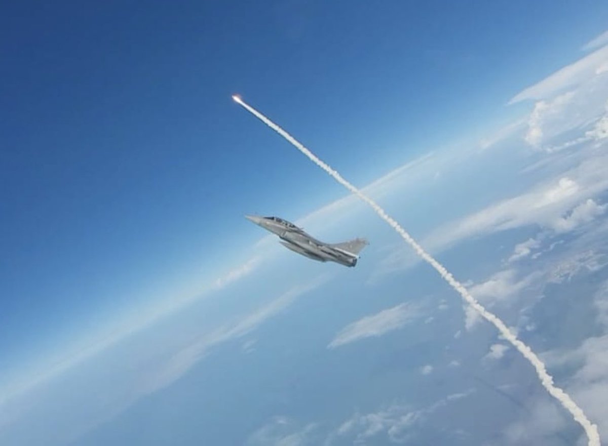 Philippe Errera (@philippeerrera) on Twitter photo @Safran is proud to provide mission-critical equipment to these two French and European technological marvels, operating successfully at the edge of what is possible - since 33 years for one, 12 hours for the other ! <a href="/Armee_de_lair/">Armée de l'Air et de l'Espace</a> <a href="/ArianeGroup/">ArianeGroup</a> <a href="/Dassault_OnAir/">Dassault Aviation</a> @Safran is proud to provide mission-critical equipment to these two French and European technological marvels, operating successfully at the edge of what is possible - since 33 years for one, 12 hours for the other ! <a href="/Armee_de_lair/">Armée de l'Air et de l'Espace</a> <a href="/ArianeGroup/">ArianeGroup</a> <a href="/Dassault_OnAir/">Dassault Aviation</a>