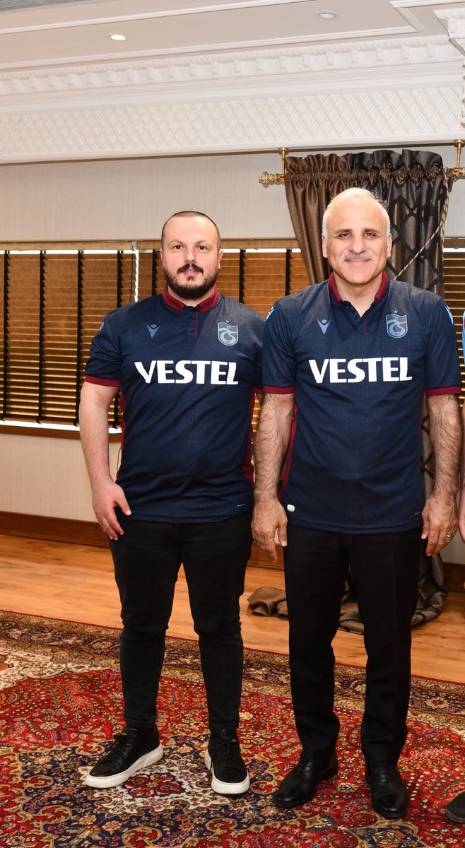 Hayatımın dönüm noktalarından olan, çalışmaktan onur duyduğum, Diyarbakır valisi olarak atanan değerli başkanıma görevinde muvaffakiyetler diliyorum. Yolunuz açık olsun sayın valim <a href="/baskanzorluoglu/">X</a>