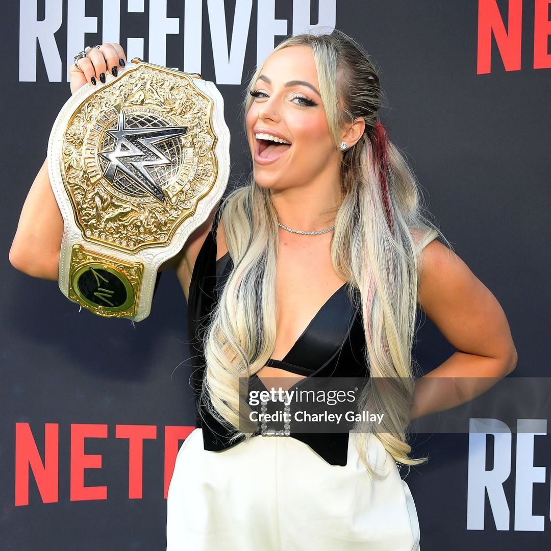 Another red carpet?? 😇😇

Rhea could never!