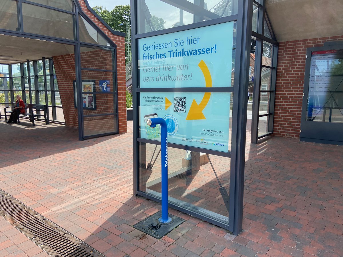 🚰 Wunderline watertappunt op het station Augustfehn geopend! De Nederlandse trend van gratis drinkwater vindt navolging op dit station halverwege Groningen – Bremen en zorgt van tijd tot tijd voor een aangename verfrissing! ostfriesland.travel/sehenswuerdigk…
