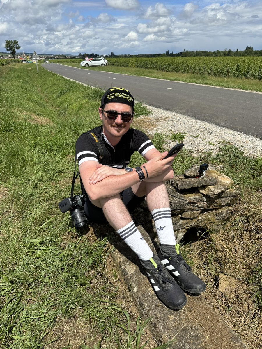 SteveFlemingM9's tweet image. It’s a full day out when you go to watch the @LeTour and waiting is a key skill. Timetrial days are better as you get a chance to see the riders individually. @mjfphotographer on route with camera. #tourdefrance #sportingevents #spectators #cycling