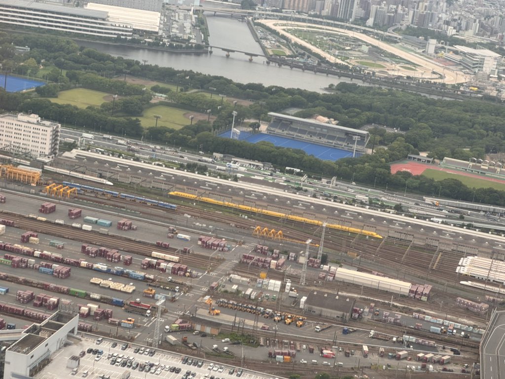 nowsanow's tweet photo. 空から見るドクターイェロー https://t.co/zO6c7uFIhN