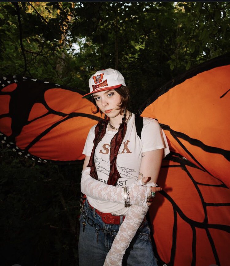 shebadfand10784's tweet photo. SHEBAD’s cool new song “Faeries” just dropped on all music platforms🧚‍♀️☮️🧚‍♂️

Listen now➡️ https://t.co/DOjvQuPtwq

#newmusicuk #ukindie #freshtune #newbanger #latestbanger #stunner #shebadmusic #faeries https://t.co/UiiF3gCevM