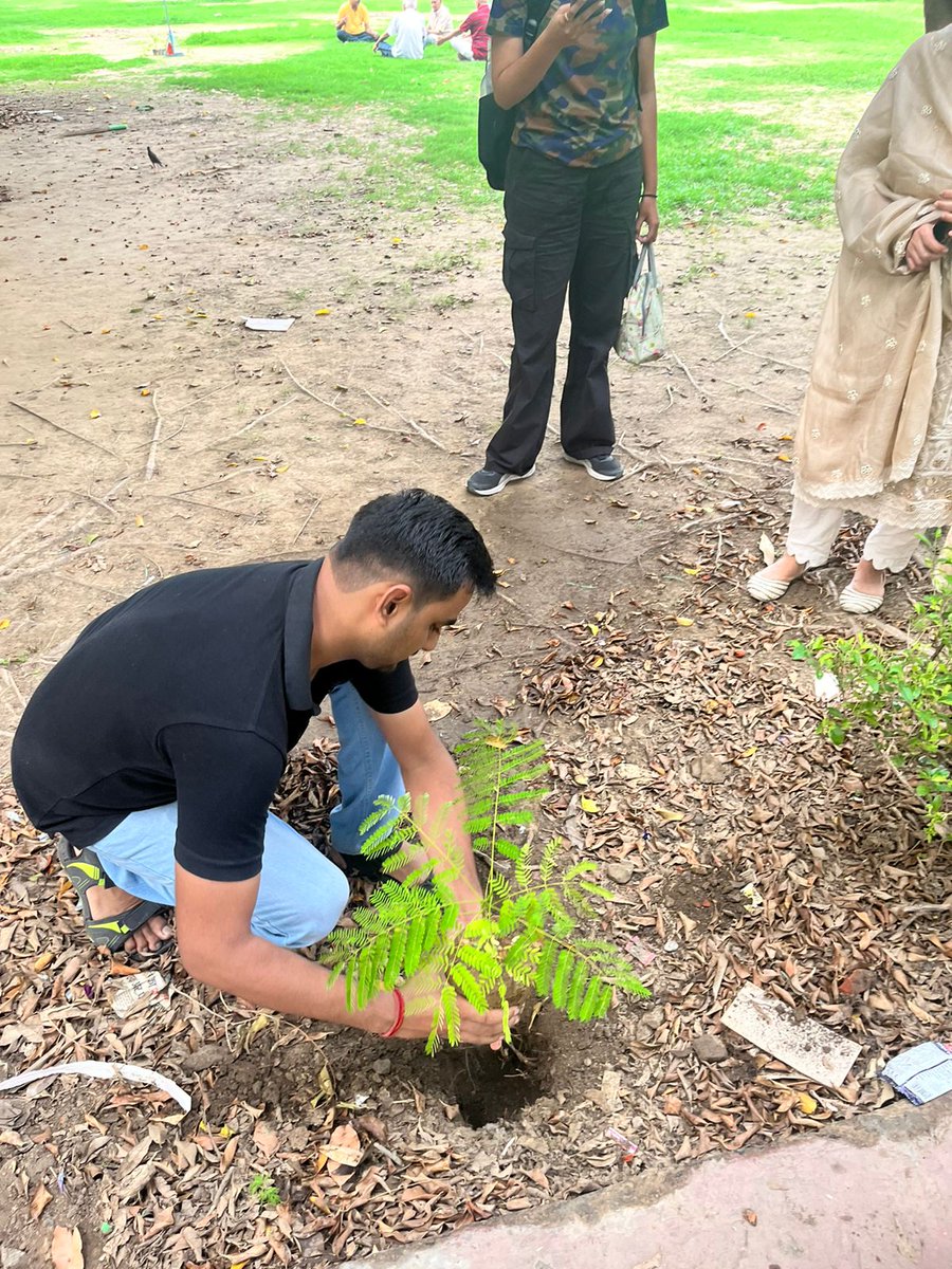 prpservices's tweet photo. Today, we planted 250 plants in Paschim Vihar, starting our journey to plant 100,000 trees! 🌳🌍

A huge thanks to all the volunteers and supporters. Your hard work means everything. Together, we can make a big difference!

#GreenInitiative #GoGreen #PlantATree https://t.co/AtryWQZ5RB