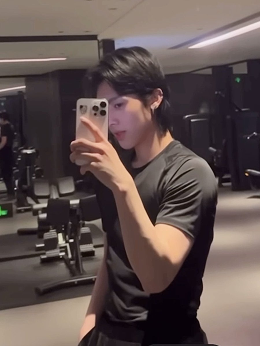 달 tweet media
