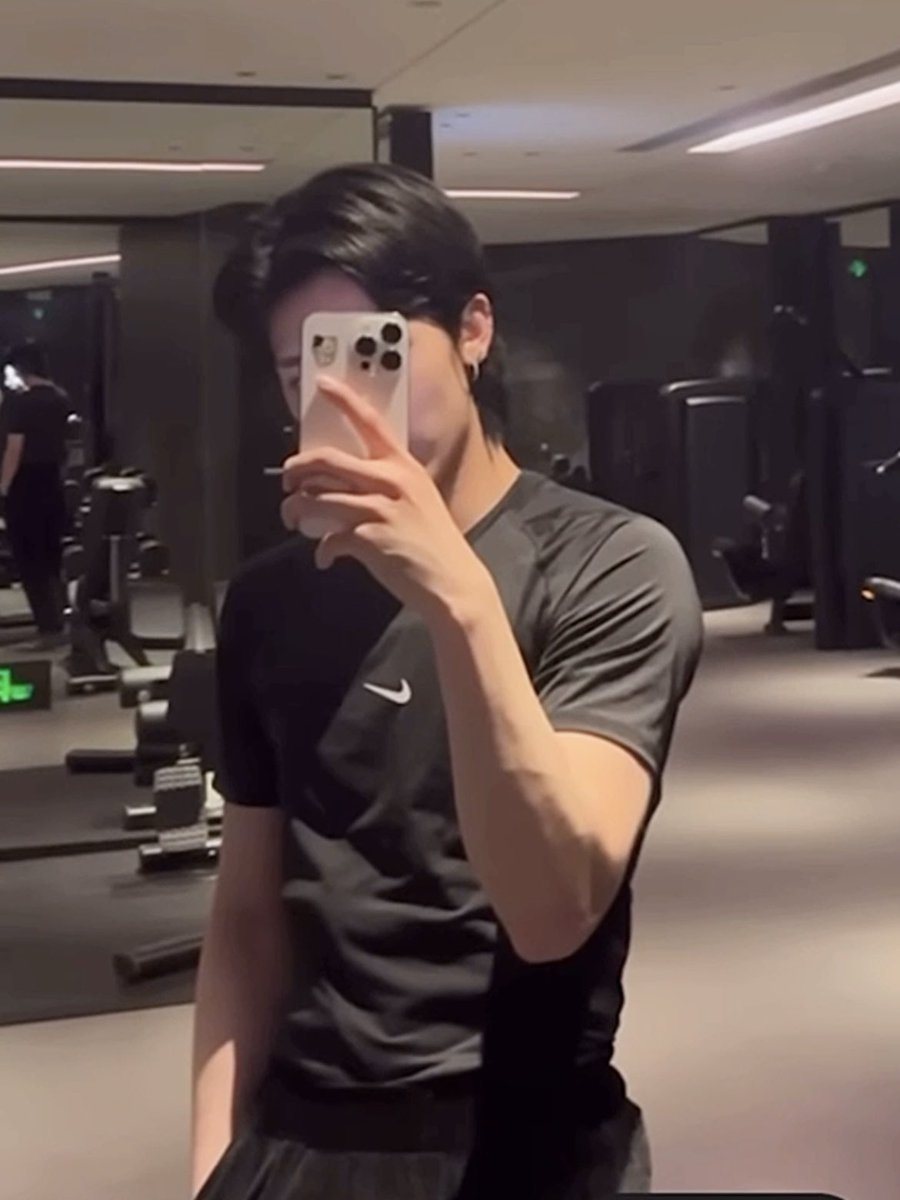 달 tweet media