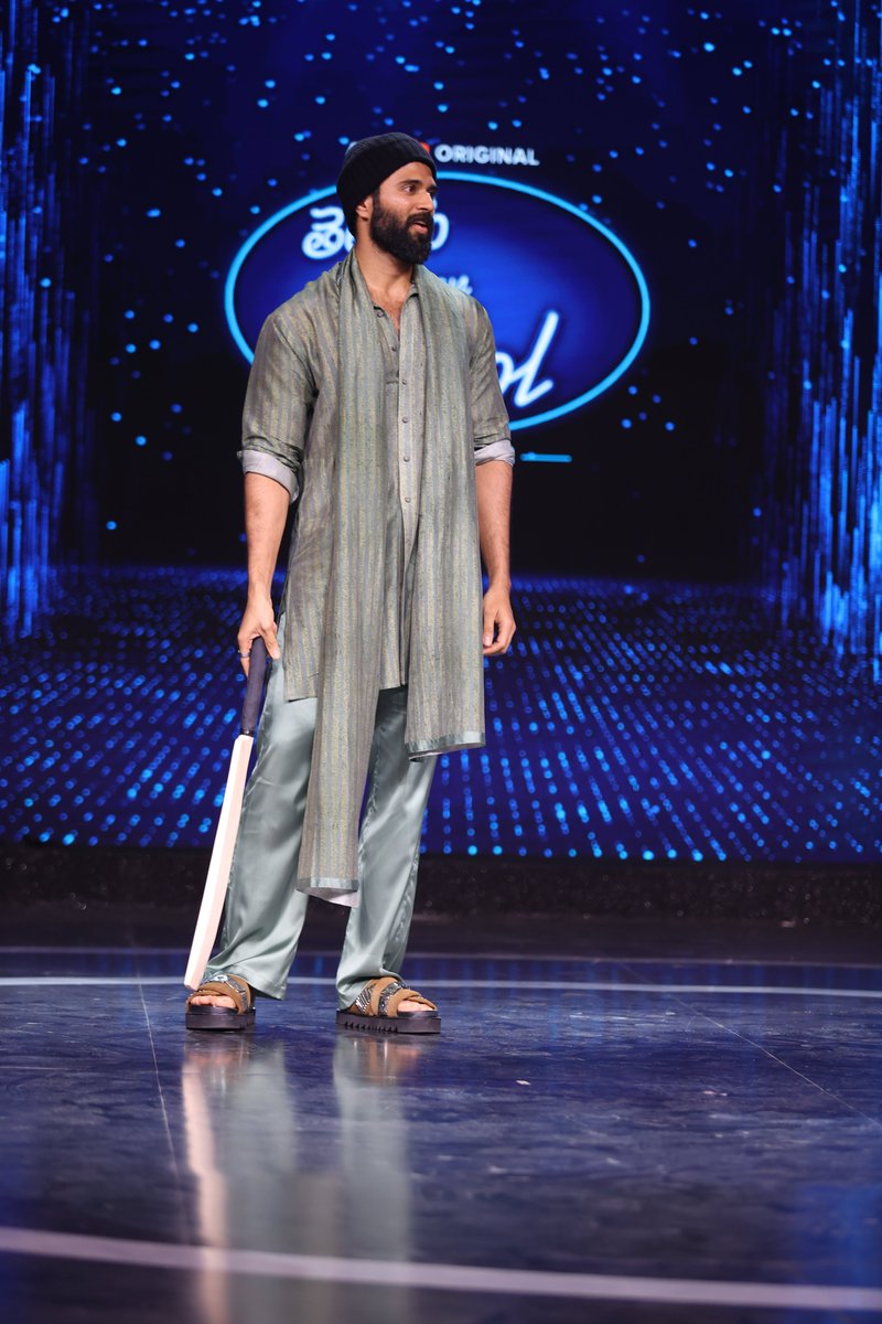 TeamDeverakonda's tweet photo. Adding a few more clicks to your feed!
#VijayDeverakonda https://t.co/hOYGIKwLnh