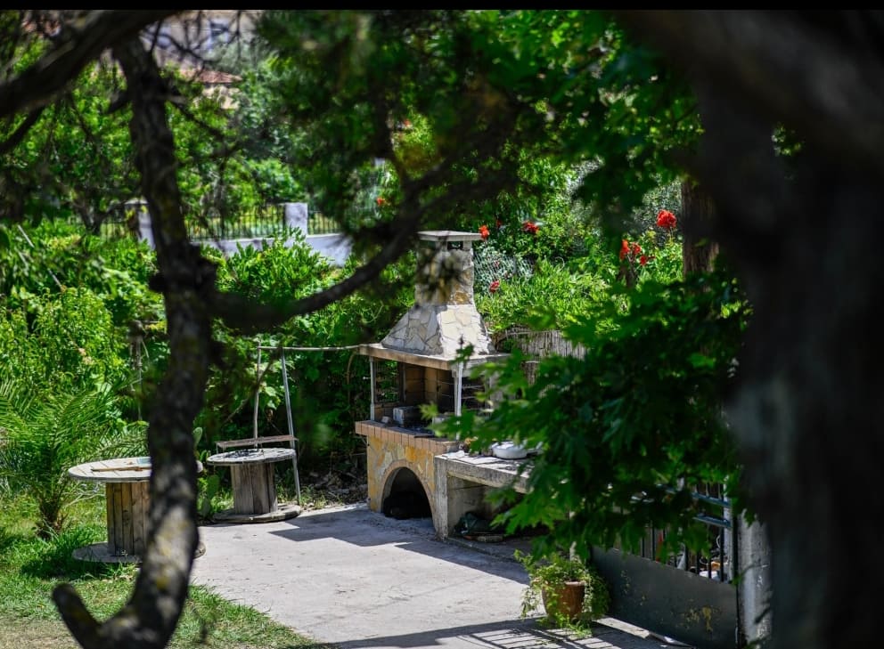 gongisstudios's tweet photo. Don't hesitate to use the BBQ at Gongis Studios. In a beautiful garden setting, treehouses, and a refreshing summer breeze, all these make the BBQ unique and create unforgettable family summer memories at Gongis Studios.

#gongisstudios #greece #corfu #travel #BBQ https://t.co/L4QOKIXMB3