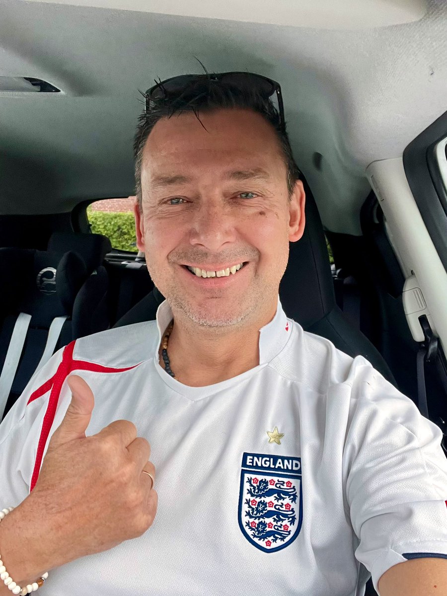 MortenKock's tweet image. #pendlerbilen til morgen i retning mod samlebåndet

#DressedForSuccess og #SweetCaroline på spillen - what’s not to like ❤️🕺

#NEDENG 🇳🇱⚽️🏴󠁧󠁢󠁥󠁮󠁧󠁿
!!! Come on England !!! 

@England #ThreeLions 🦁🦁🦁

@EURO2024 #EURO2024