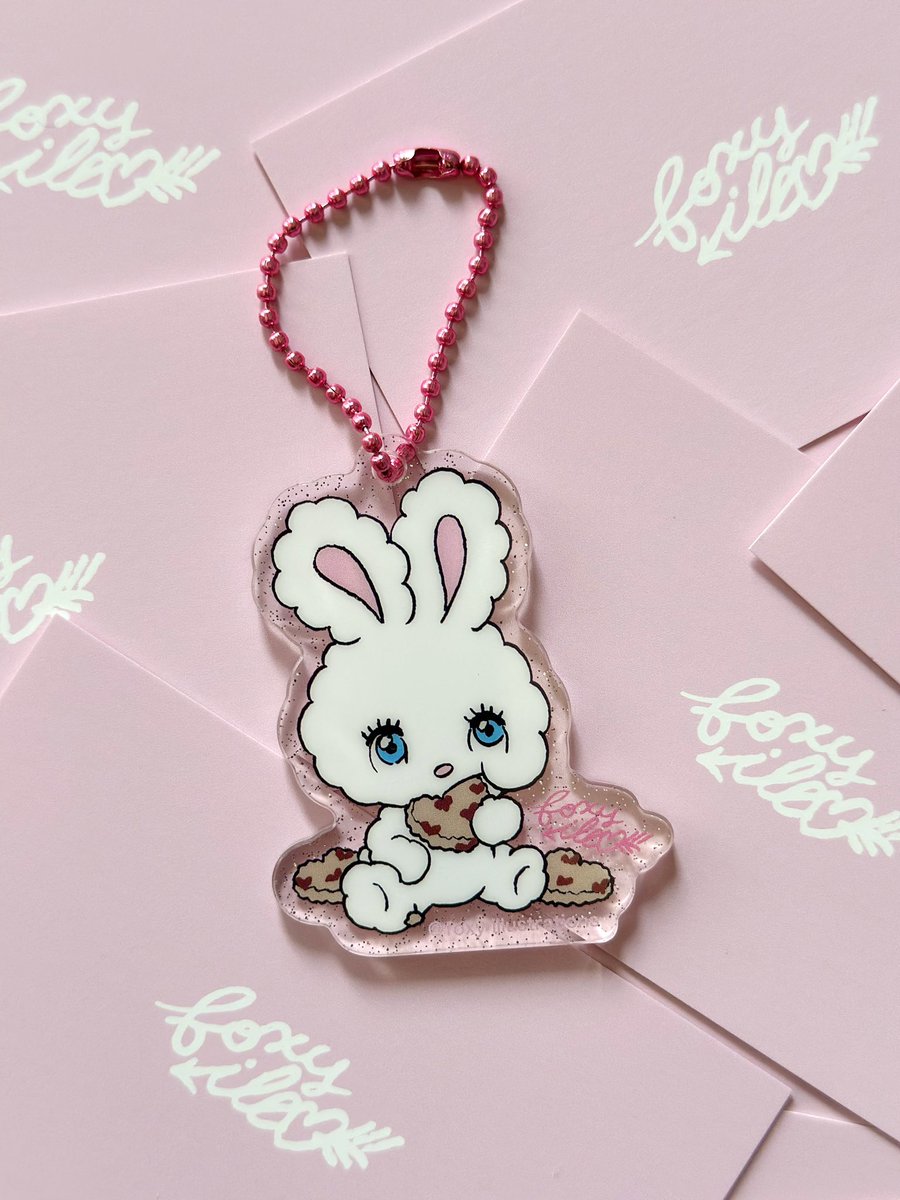 ____foxy____'s tweet photo. ガチャ発売日&amp;発売店舗のお知らせ🐰
ガチャ第1弾として発売するラメ入りアクキーコレクションは、画像の店舗にて7/19(金)より順次発売予定です🩷
ぜひゲットしてね🐇💨💕 https://t.co/1mfYZOI1rB