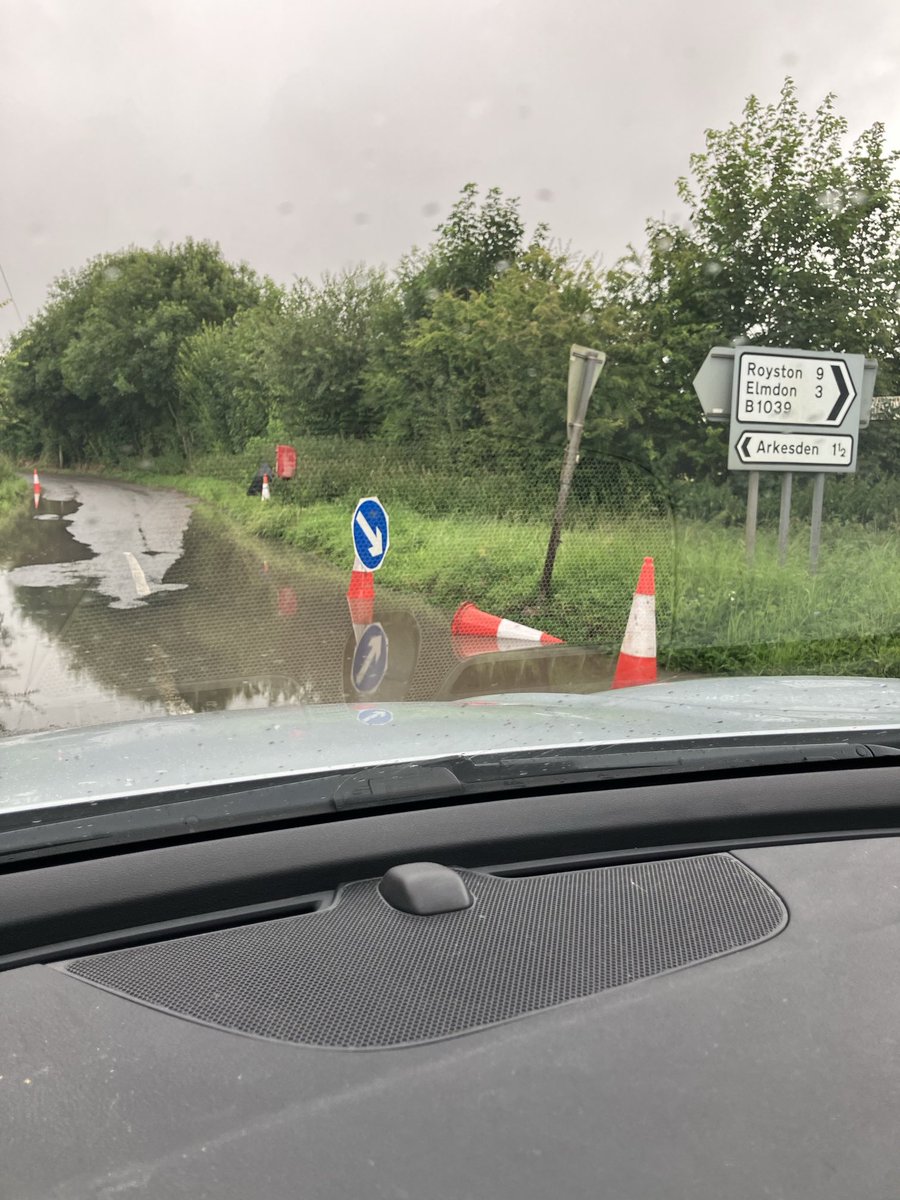 greenfairy2's tweet photo. Why traffic cones and a blue arrow sign in road? Why aren’t the potholes repaired properly? Why is this road left to flood? ⁦@essexhighways⁩ ⁦@swaldenreporter⁩ #potholes https://t.co/XG361Hiy5k