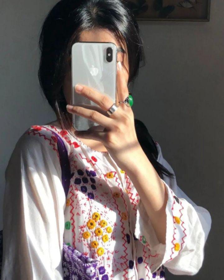 یہ نہیں ہے کہ وہ احسان بہت کرتا ہے....
__اپنے احسان کا اعلان بہت کرتا ہے🖤

آپ اِس بات کو سچ ہی نہ سمجھ لیجئے گا
وہ "میری جان" ، "میری جان" بہت کرتا ہے🔥🥀
,,,
Good morning all friends 🌞❤️🥰🌻