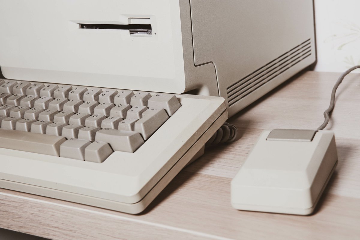 Einzug der #Computertechnologie in der Schule: Ein historischer Vergleich im #PHZH_Repositorium zeichnet die soziotechnischen Vorstellungen nach, welche die Entwicklung eines «Schulcomputers» in den 1980er Jahren bestimmten. tiny.phzh.ch/schulcomputer