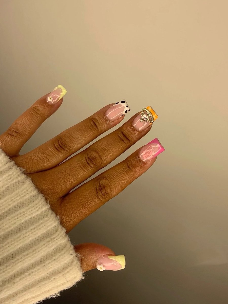 Mandt_Nails's tweet photo. Short French with charms💅🏽
#nailsmidrand
#girltalkza https://t.co/C8kI9njaVf