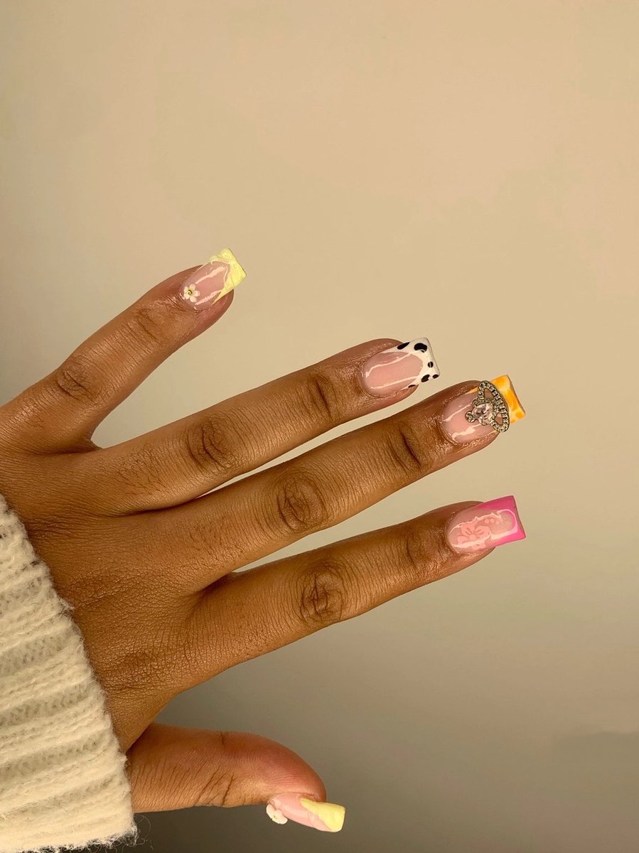 Mandt_Nails's tweet photo. Short French with charms💅🏽
#nailsmidrand
#girltalkza https://t.co/C8kI9njaVf