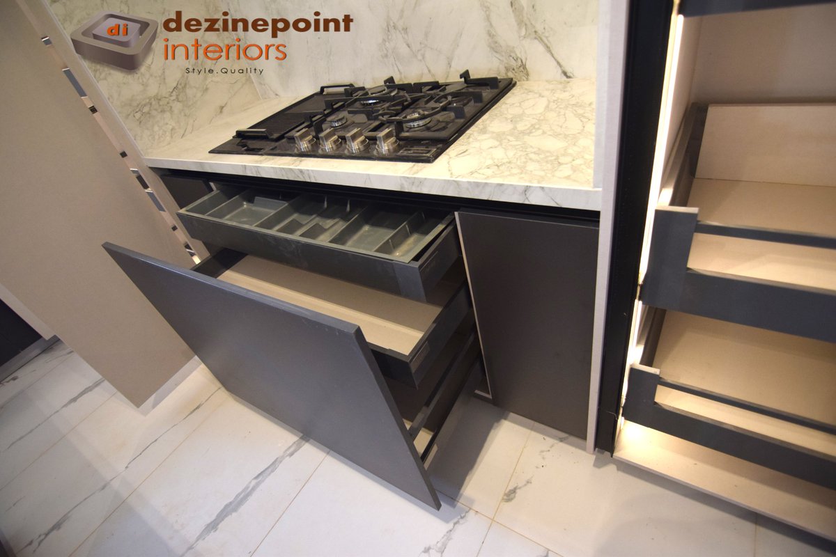 dezinepoint's tweet photo. Organization within cabinets is key to a well-designed kitchen. Our Kisii project showcases custom drawer dividers and trays for:
Enhanced Organization: Find items fast.
Optimized Space: Use every inch.
Improved Accessibility
Increased Efficiency
Who says #storage can't be easy? https://t.co/h9iKH6NHU6