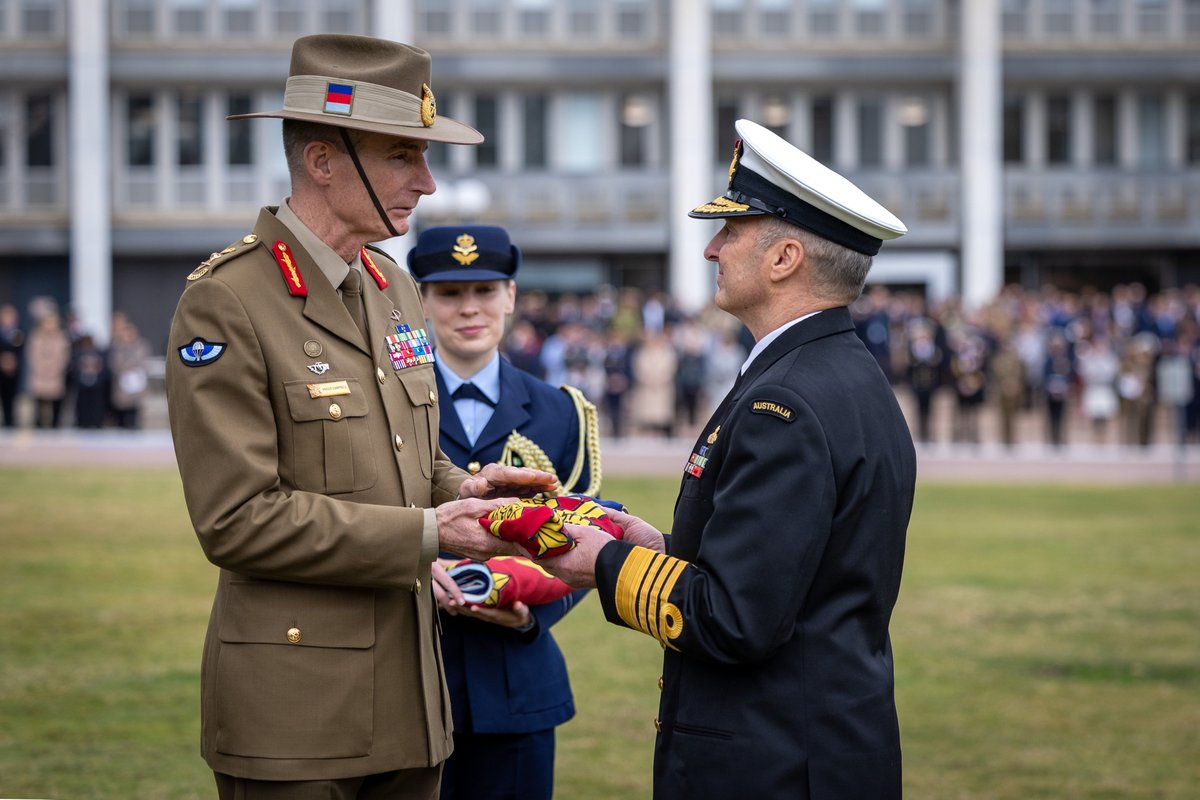 CDF_Aust's tweet photo. Thank you General Angus Campbell, AO, DSC for your determined focus &amp; dedication to #YourADF &amp; personal example of leadership as Chief of the Defence Force for the last six years. <1/2> https://t.co/iLWhspupsh