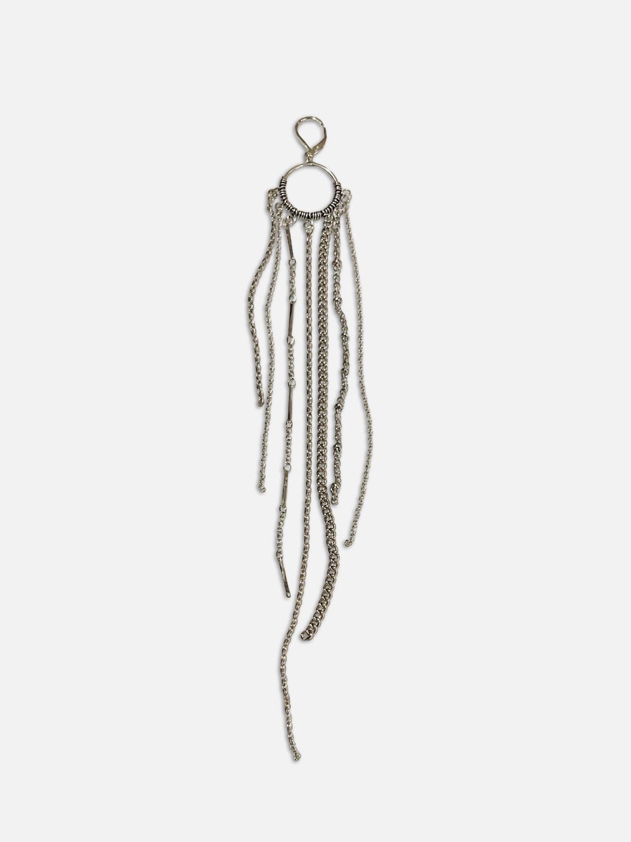 dbcnippon's tweet photo. 77ゾロ目は華奢なチェーンが揺れるロングピアスコレクション⛓️ スタイリングのアクセントに。
https://t.co/7WBAQPE9TL

片耳仕様のデザインピアス🐠
#dbcnippon #jewelry #fashion https://t.co/uQew9mlIEc