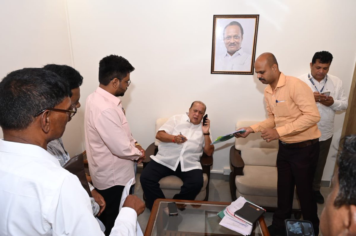 aimsa_fmsw's tweet photo. National Convenor &amp; Medical Students Coordinator of @official_aimsa &amp; @aimsa_fmsw along with Maharashtra State Team Members met https://t.co/6hjuWgIXZe Minister of Maharashtra Shri.@mrhasanmushrif ji Commissioner (DME &amp; AYUSH) IAS Shri.@rajivnivatkar Ji https://t.co/u4QayPp7GX