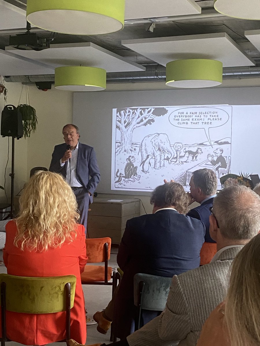 albertkivits's tweet photo. Afscheid van ⁦@laurentdevries⁩ van ⁦@summacollege⁩. Praktisch, filosofisch bestuurder gericht op studenten en vooral mensen. Dankjewel voor de samenwerking. https://t.co/j8IXUYwZkJ
