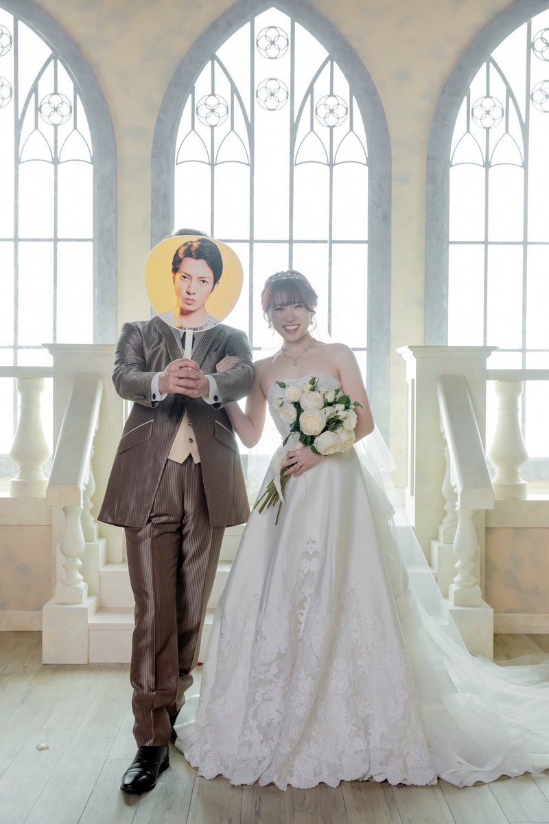 satomin49's tweet photo. 山Pの次に好きな人と結婚できました🍷

高校入れば、彼氏ができれば、社会人になれば、結婚すれば、、山Pは辞めれるって周りに言われ続けここまで来ました。

一生辞めれなさそうですね。
来世も来来世も山下担でお願いします！ https://t.co/y6y8SDkdDm