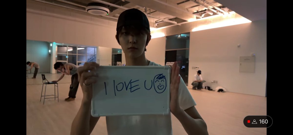 turn8Kyung's tweet photo. OH HELL NAH. HAT BACKWARDS KYUNGMIN WITH HIS ARMS SHOWING. GONNA DIE https://t.co/npYXq1thdP