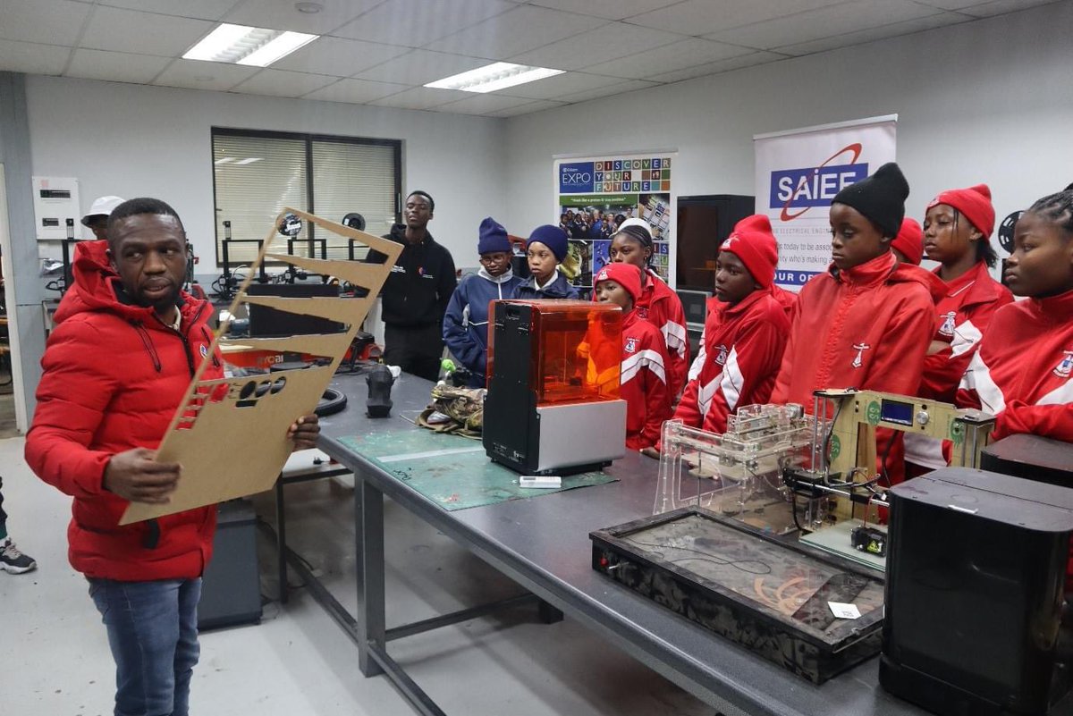 Exposcience's tweet photo. The Central University of Technology (CUT), Eskom Expo for Young Scientists, and the South African Institute of Electrical Engineers (SAIEE) have embarked on an exciting collaboration aimed at transforming science, technology, engineering, and mathematics (STEM) education across the Free State. This initiative focuses on delivering robotics workshops and mentorship programs to primary and secondary schools, fostering a new generation of innovators, scientists and engineers. Read more: https://t.co/9vRi4BCFIA
#DiscoverEskomExpo #STEMI #FutureInnovators #stemeducation