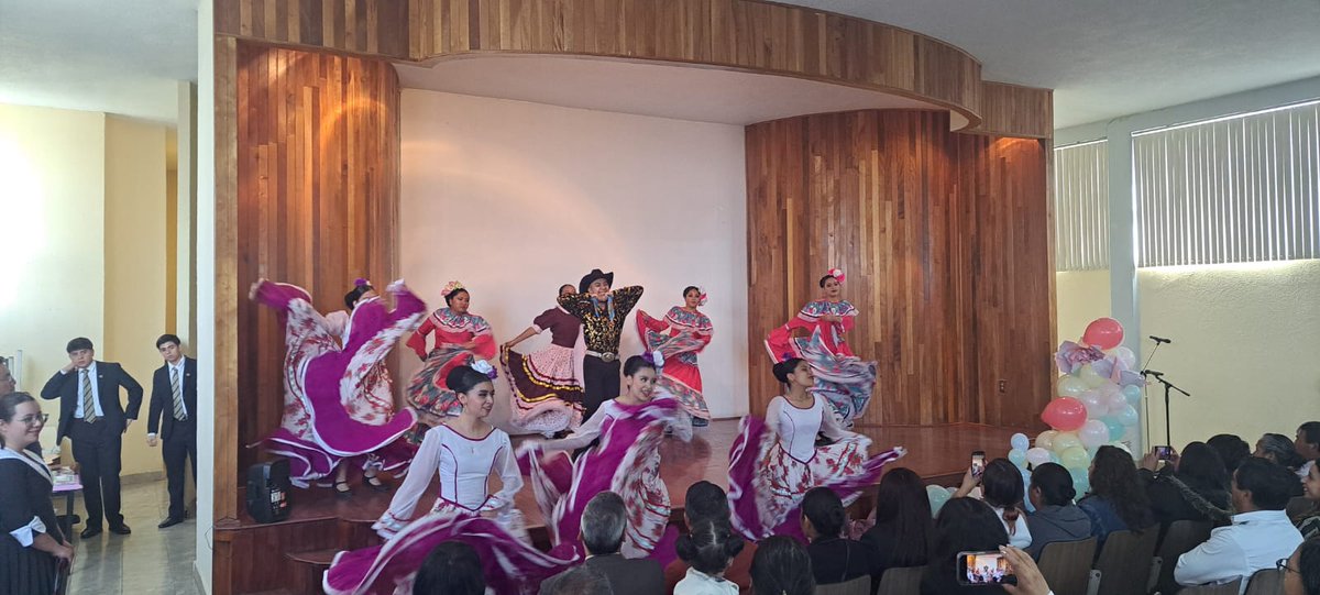 Poacybenpp1's tweet photo. Gracias por la confianza a padres y madres de nuestra Institución. Juntos hacemos una familia escolar. Festival de la familia 2024. https://t.co/zcD5UPwZzr