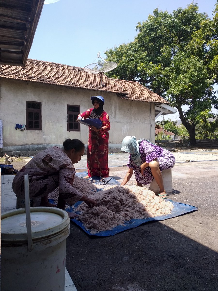 AdeHeryanto's tweet photo. Kamis, 18/04/2024 Luhkan Ade Novie Heryanto, S.Pi., https://t.co/yK6bMQDedu, melaksanakan kegiatan pendampingan dan pembinaan pelaku usaha mikro kecil (UMK) bidang Kelautan dan Perikanan milik Ibu Sumiatun Ds Jatisari - Kec Sluke yaitu Usaha Pembuatan Terasi dari bahan baku rebon https://t.co/HzdCm9Q5UL