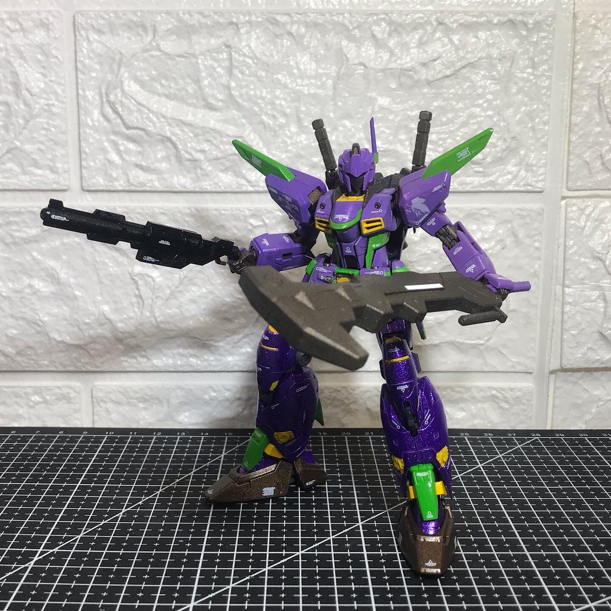 gourameme's tweet photo. GUNEVA TEST TYPE-01 (ガンエヴァ試験初号機)

#gundam #evangelion #gunpla #customkitbash #kitbash #gunplabandai #gundamstagram #gundaminfo #gunplacustom #bandaihobby #gunplaphotography #ガンダム #模型やってて楽しいとき #エヴァンゲリオン #今月作った模型晒そうぜ https://t.co/KgqGzFW902