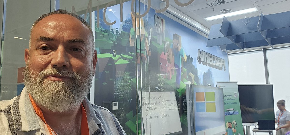 jlspedrero's tweet photo. Un placer compartir la experiencia en #MicrosoftEduLab en el taller de #Minecraft https://t.co/NPnoQXGxGP