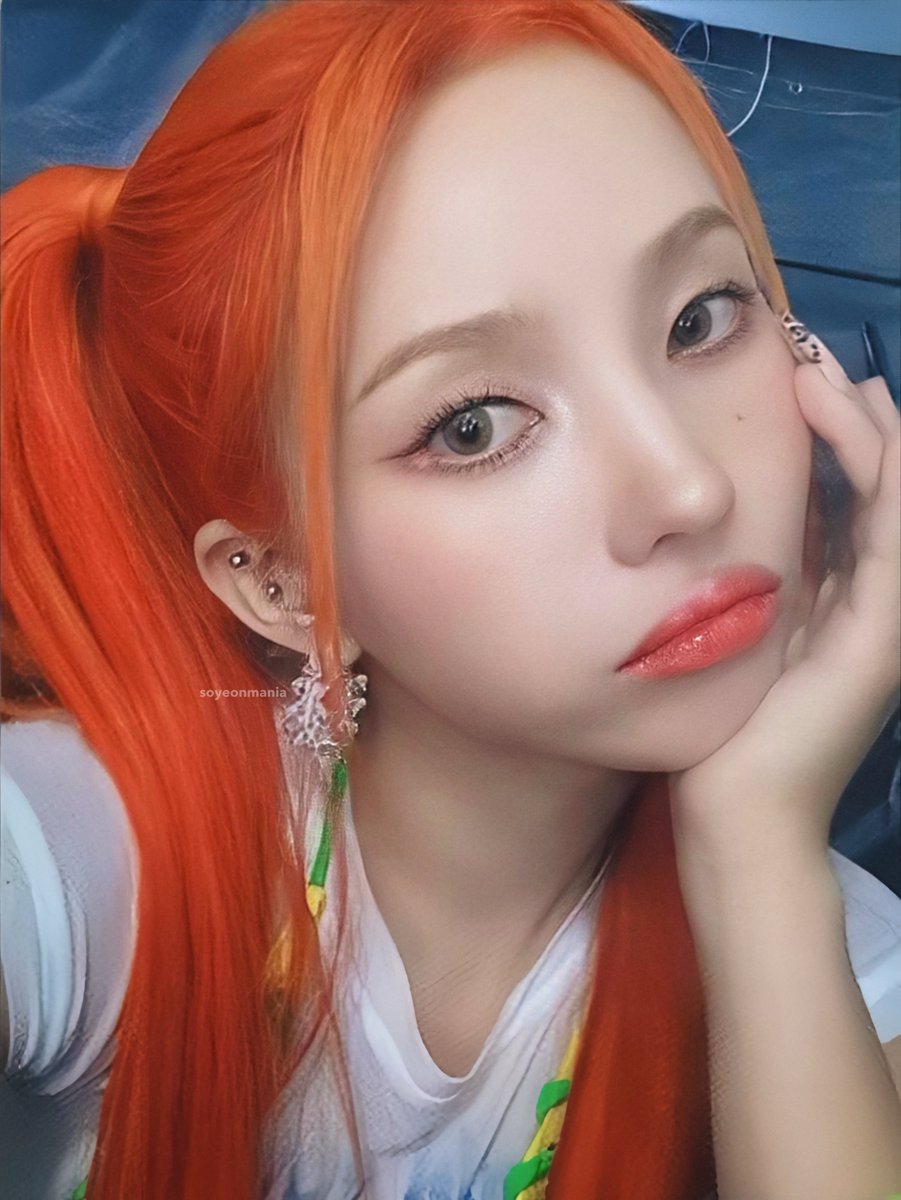 soyeonmania's tweet photo. jeon soyeon is so pretty!! 🧡 https://t.co/lTSJkMRf27