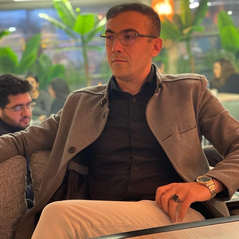 Her yerin bataklık olduğu yerde marifet;
Çamur olmak değil üstadım...
Marifet ;
Yüreğinde hak , dilinde değil gözünde kelam dadir.....