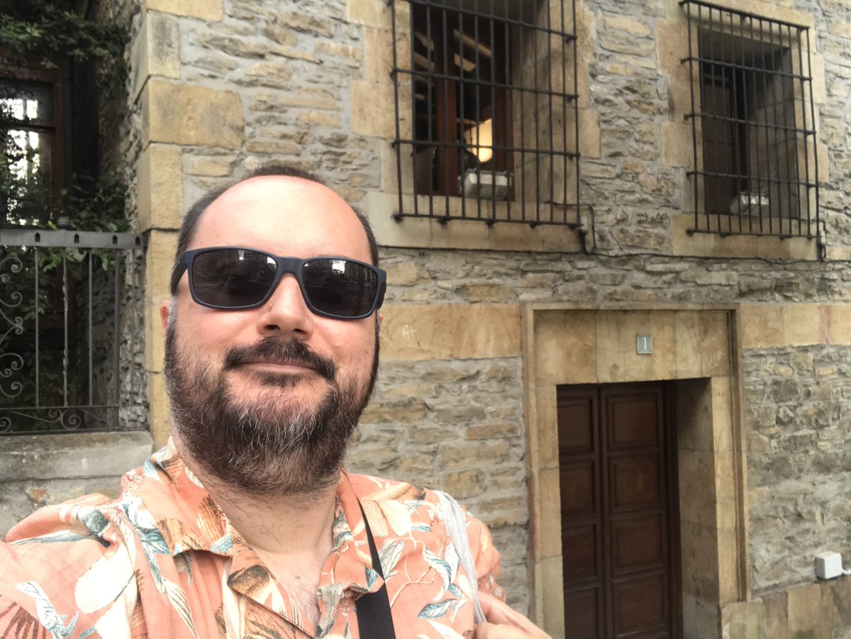 koldotxu's tweet photo. Ba @ueu_orokorra-ko Udako Ikastaroak ez dira UEUren #UI52-ak ez banaiz ikastaroren batera agertzen alkandora hawaiiar bat estreinatzen
Zenbat maite zaituztedan 😘😘😘 https://t.co/1p9GMRVDCd