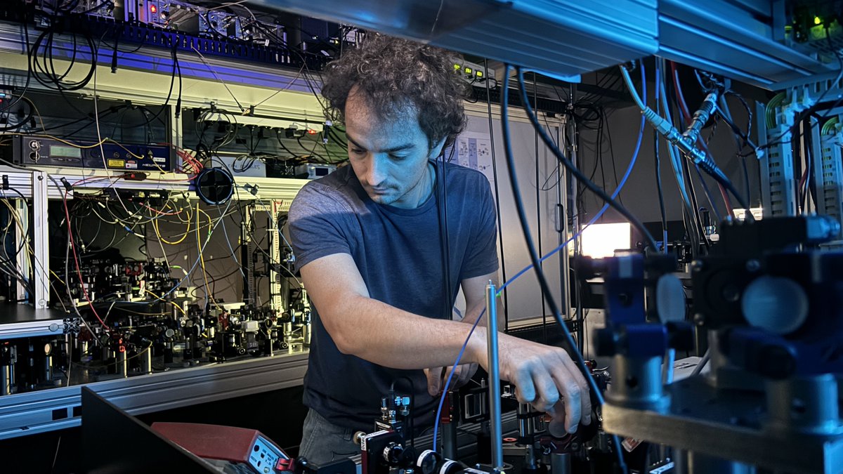 ICFOnians's tweet photo. 📝#NEWPaper: Researchers at @ICFOnians have obtained a world record degree of indistinguishability between 2 photons coming from 2 dissimilar quantum nodes when no detections are discarded.

Paper in @PRX_Quantum
ICFO News👉https://t.co/veuChrSfUH

#DAALI_EU https://t.co/9fESSiynpr